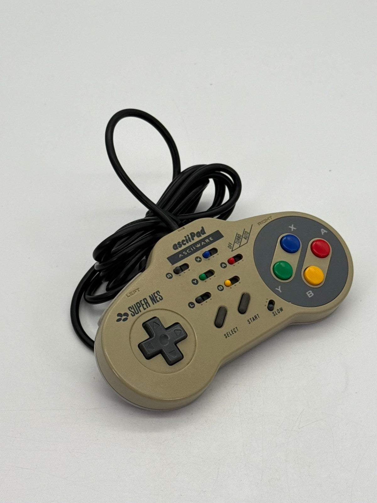 Console Nintendo SNES incluant 1 manette, bon état, jaunie