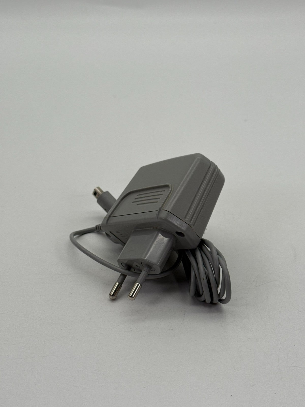 Nintendo DS / 3DS / DSi Original Charger AC Adapter Good Condition