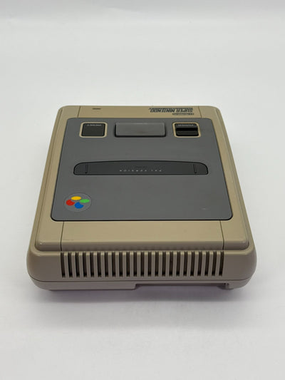 Console Nintendo SNES incluant 1 manette, bon état, jaunie