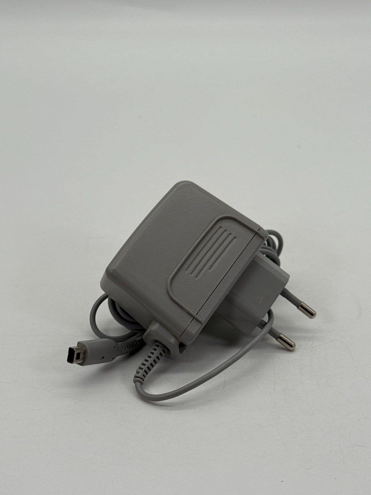 Nintendo DS / 3DS / DSi Original Charger AC Adapter Good Condition